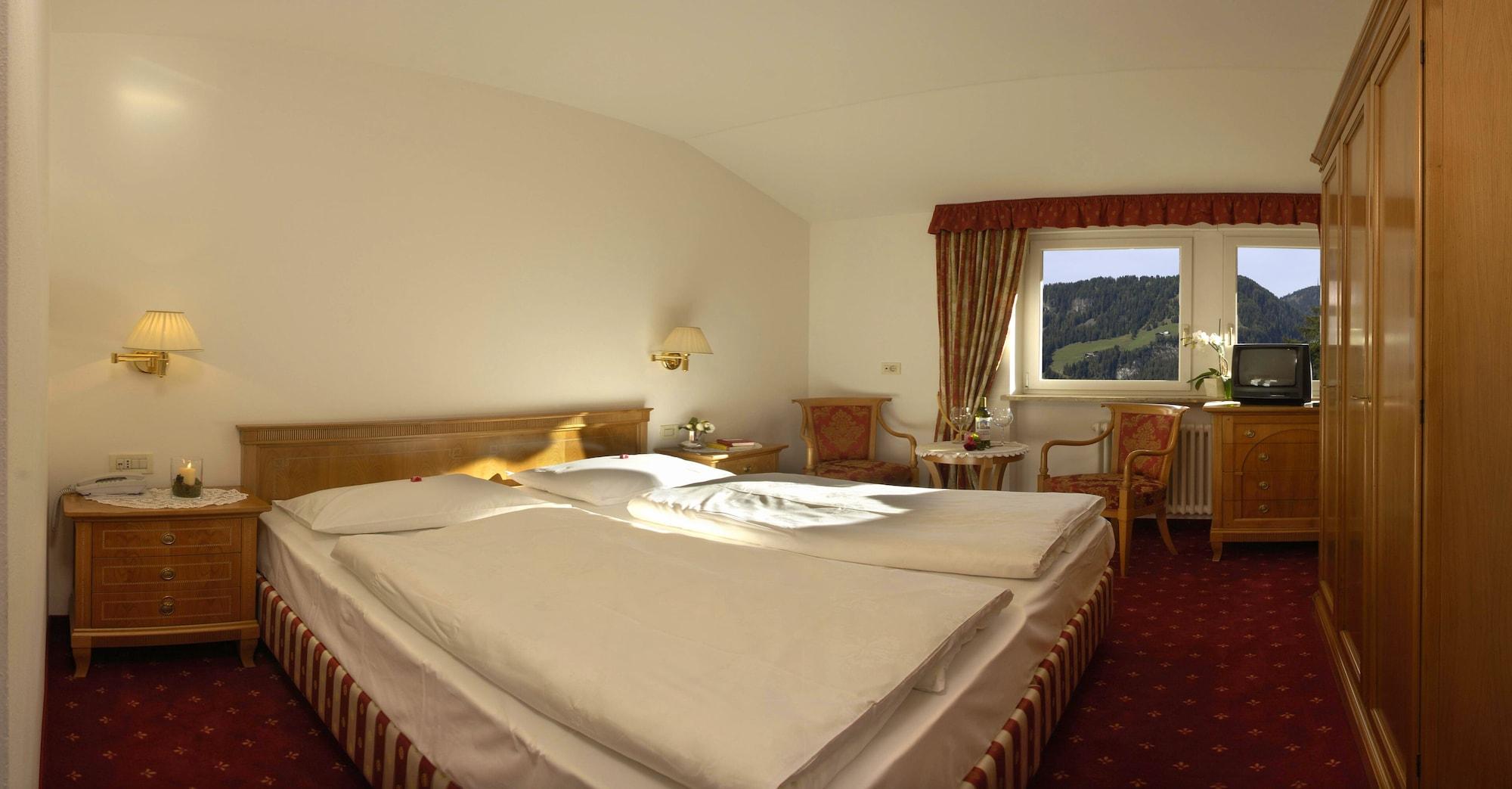 Hotel Touring Dolomites Santa Cristina Val Gardena Экстерьер фото